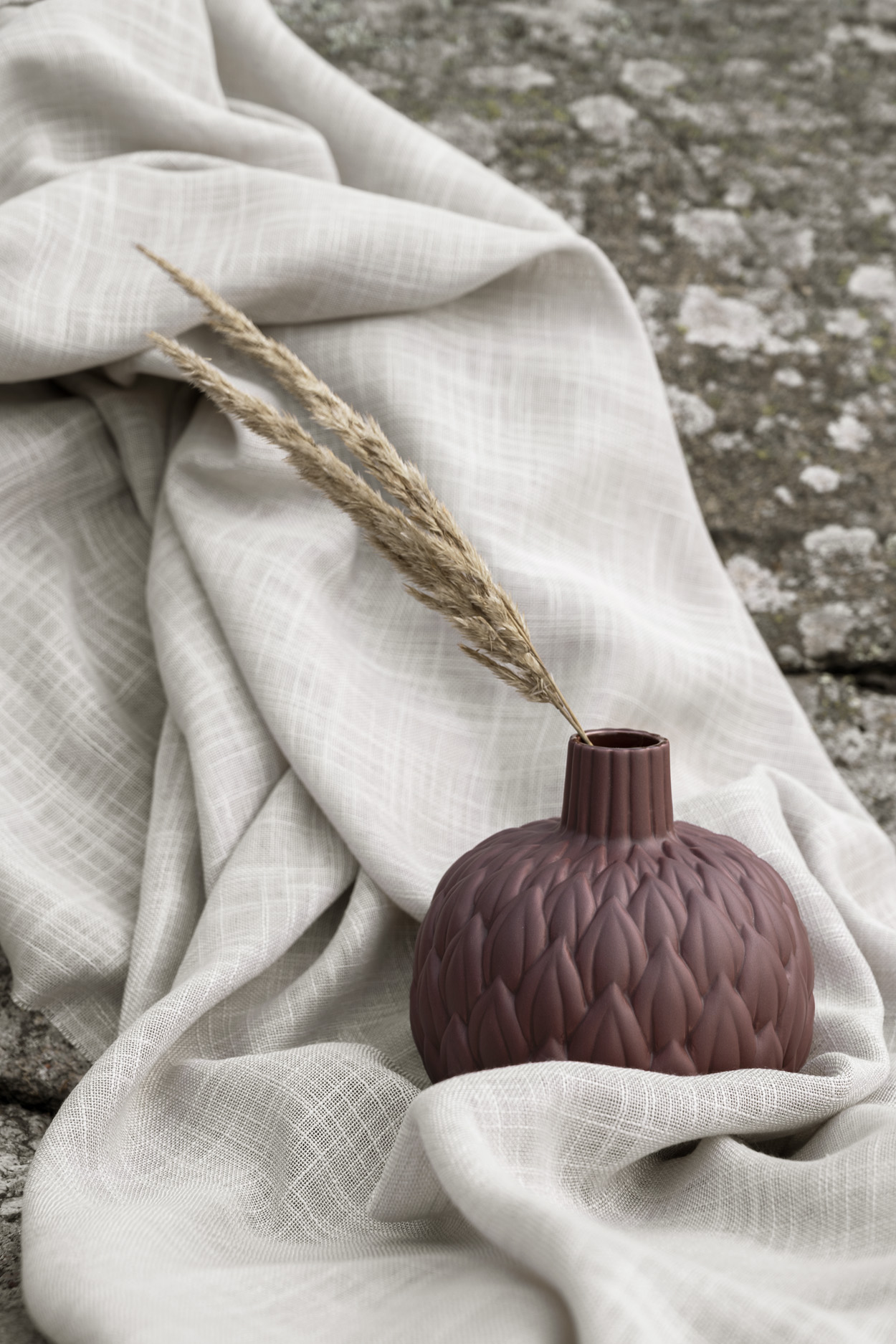 Vase Relief Astrid Dark Red small - 3