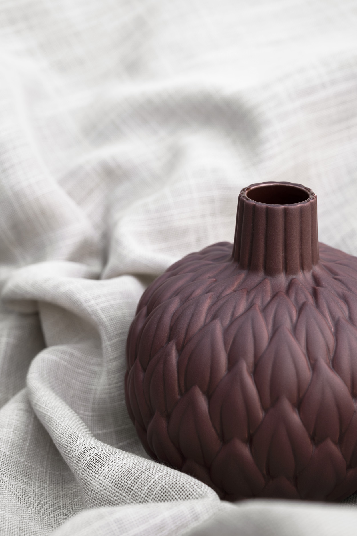 Vase Relief Astrid Dark Red small - 4