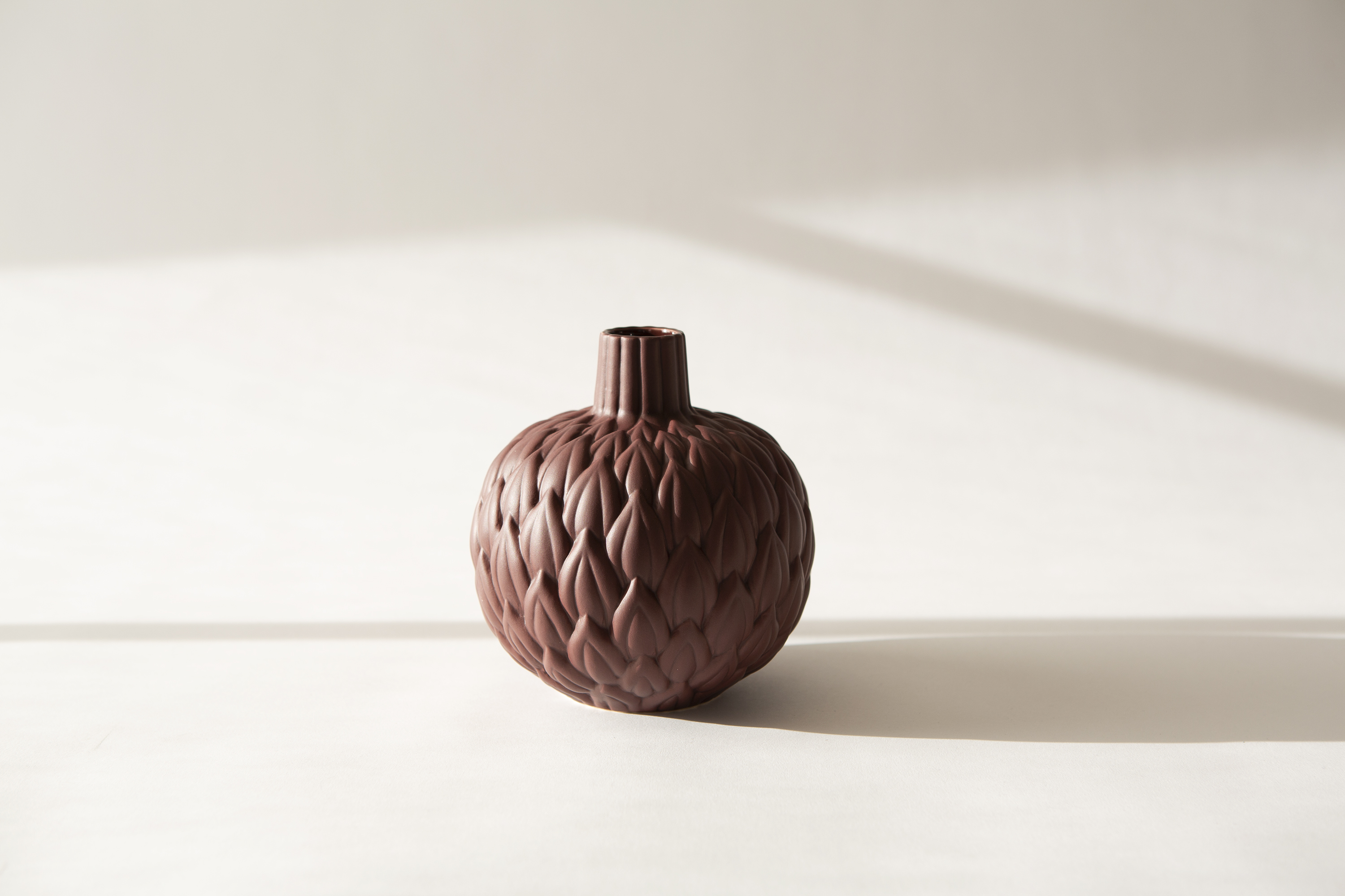 Vase Relief Astrid Dark Red small - 2