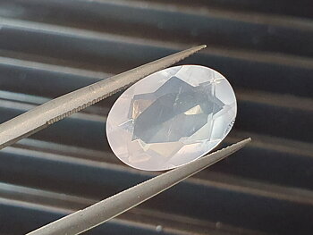 Rosenkvarts, fasettslipad sten oval 10x14mm ( x6mm )