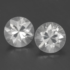2 impresionantes gemas de circón blanco natural a juego con un brillo superior