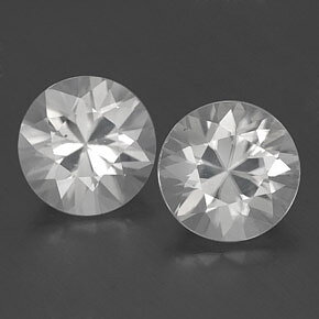 2 impresionantes gemas de circón blanco natural a juego con un brillo superior