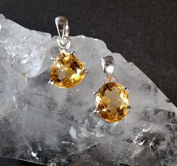 Silver hänge  med fasetterade Citrin