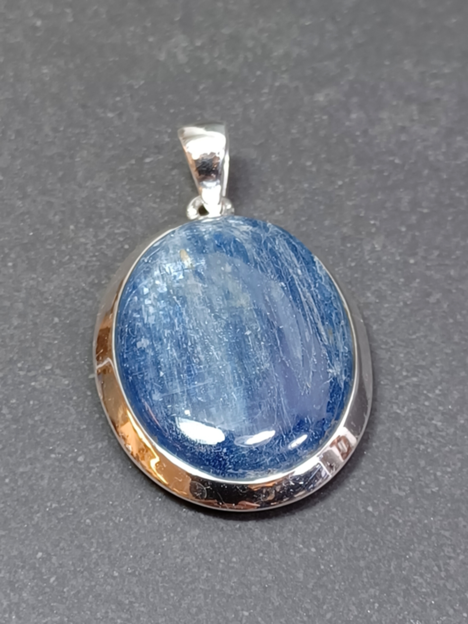 Kyanit  hänge  i Silver - Fri Form - 3