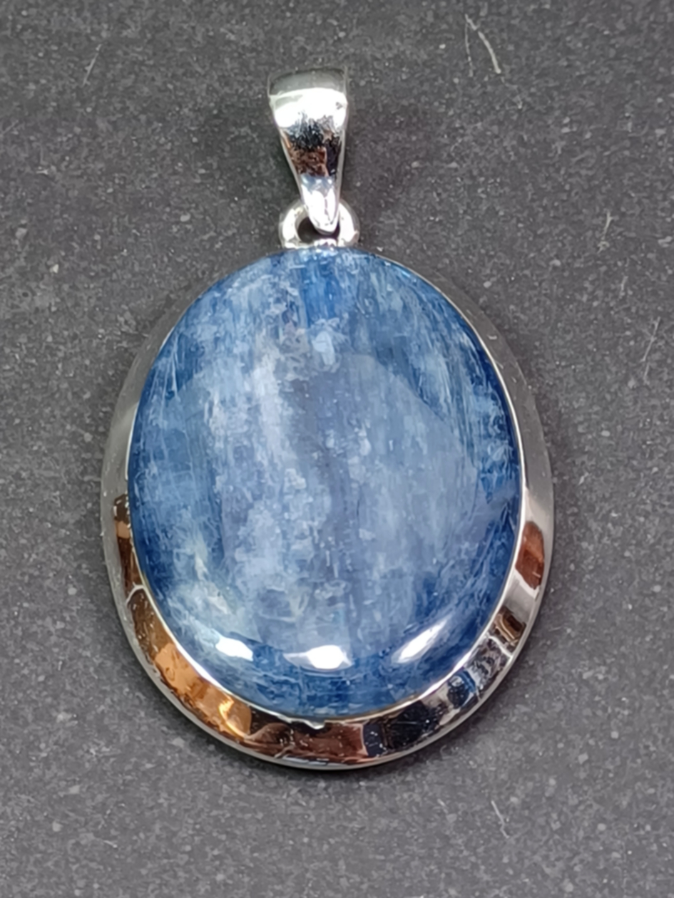 Kyanit  hänge  i Silver - Fri Form - 2