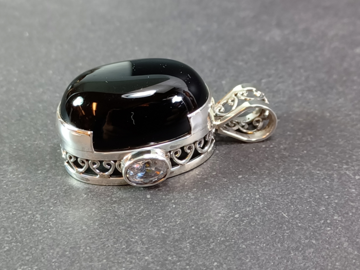 Ovalt Silver hänge med Svart Onyx - 2