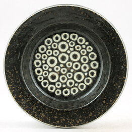 Britt-Louise Sundell (Kreta 1961) Brown Bowl with White Circular Relief  15 cm (2)
