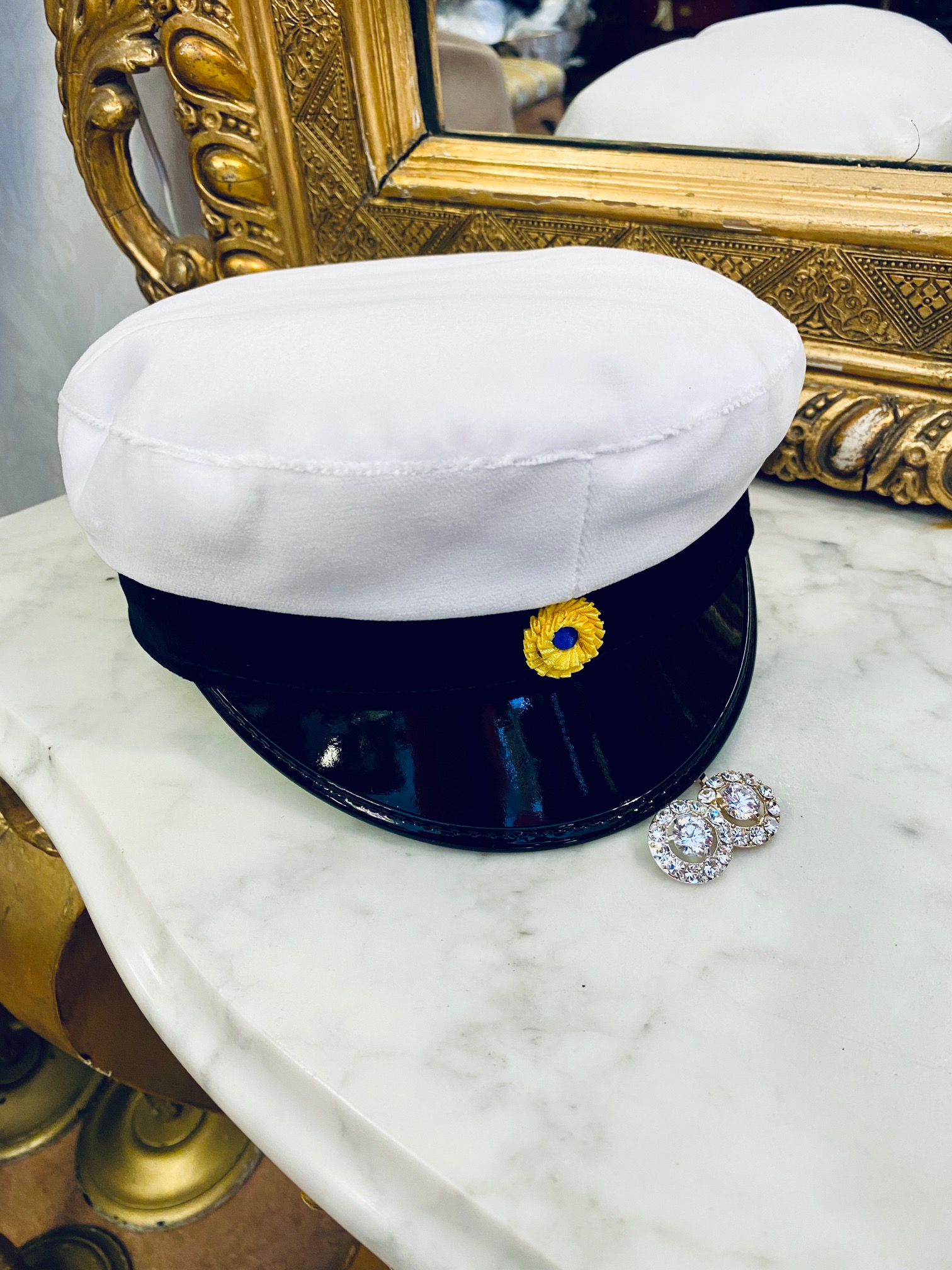 Studentmössa, original  från CTH Ericson säljs på Hospitalsgatan - 4