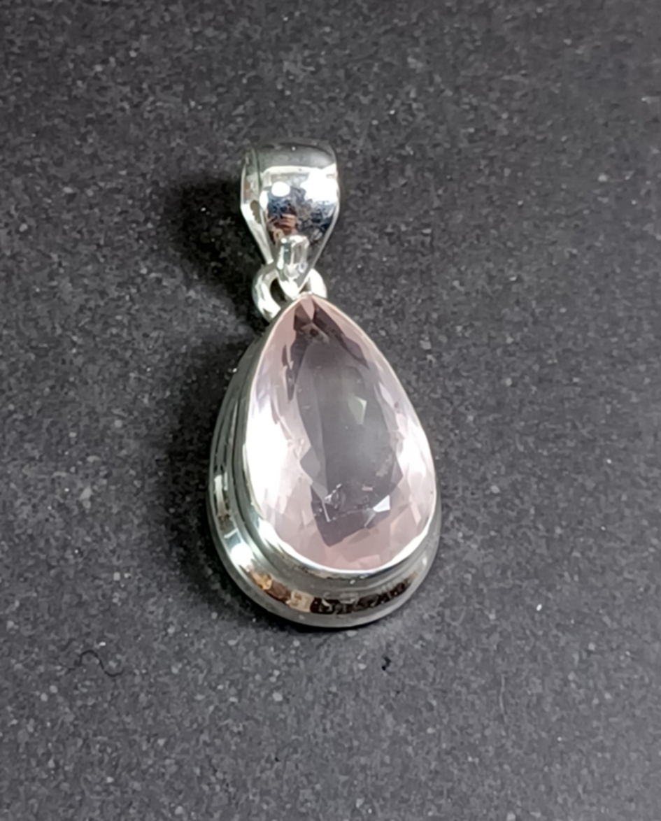 Rosenkvarts Cabochon Hänge i Äkta Silver