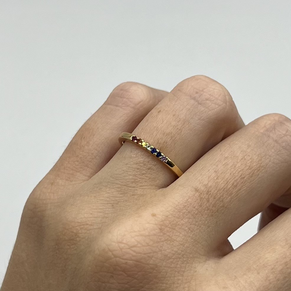 Ring Ellinor handgjord rubin safirer guld 18 karat 