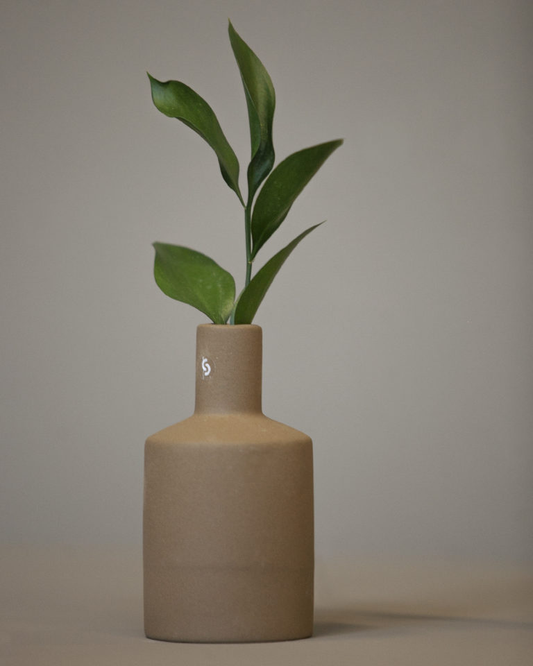 Liten brun keramisk vas,Albacken - 2