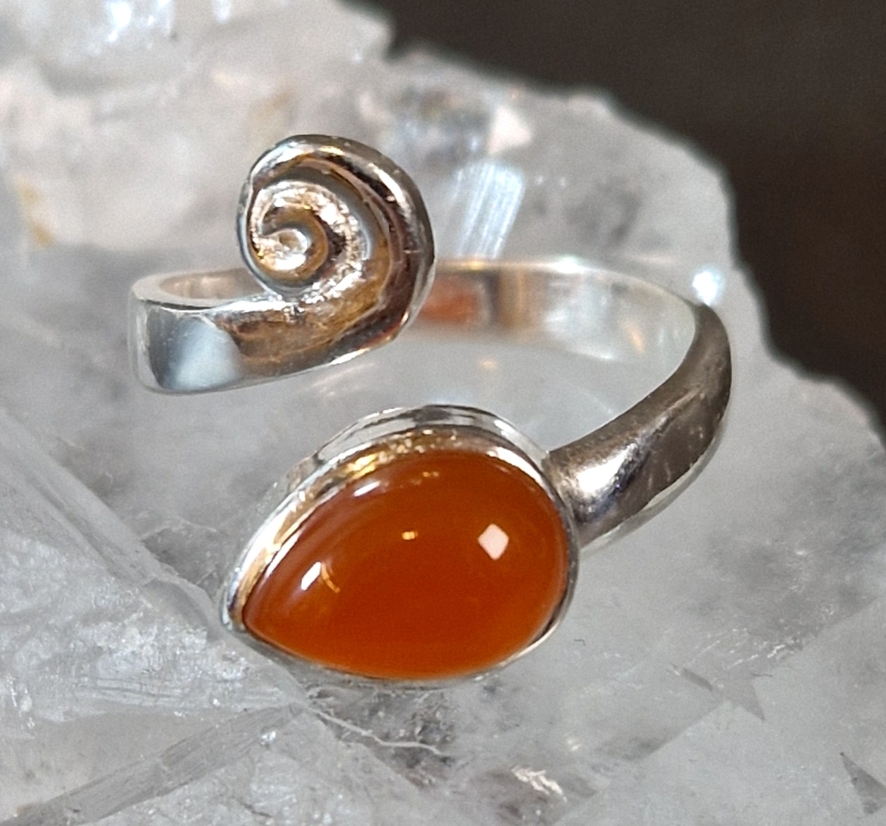 Ställbar silverring med spiral och Droppformad cabochon - 4