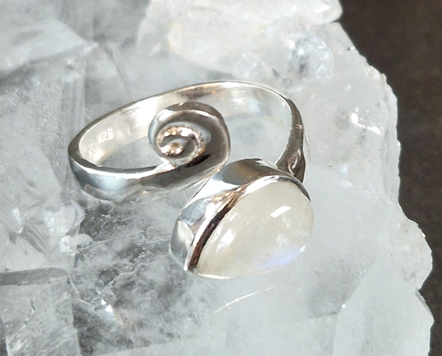 Ställbar silverring med spiral och Droppformad cabochon - 7