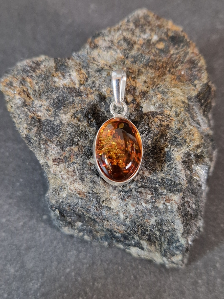 Silverhänge med Bärnsten - Oval Cabochon
