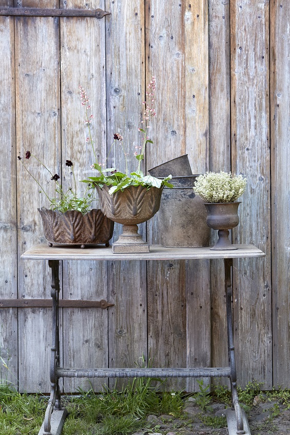 Urn - Pot - Trophy on foot - Rust - 19x15 cm - 3