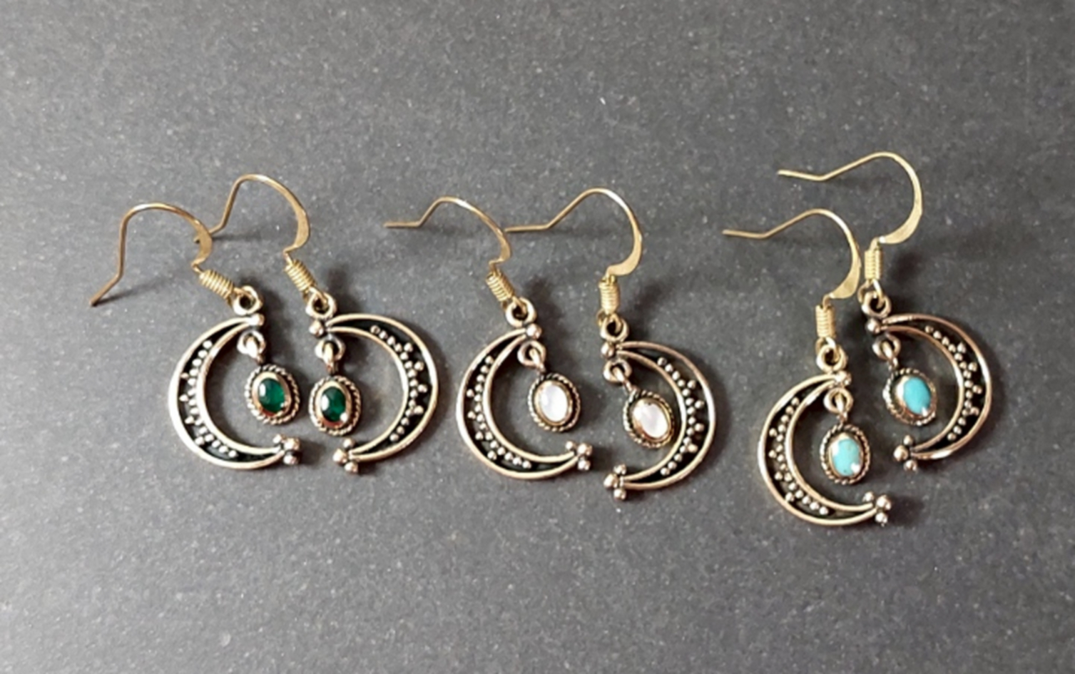 Måne med Cabochon - örhängen i brons 