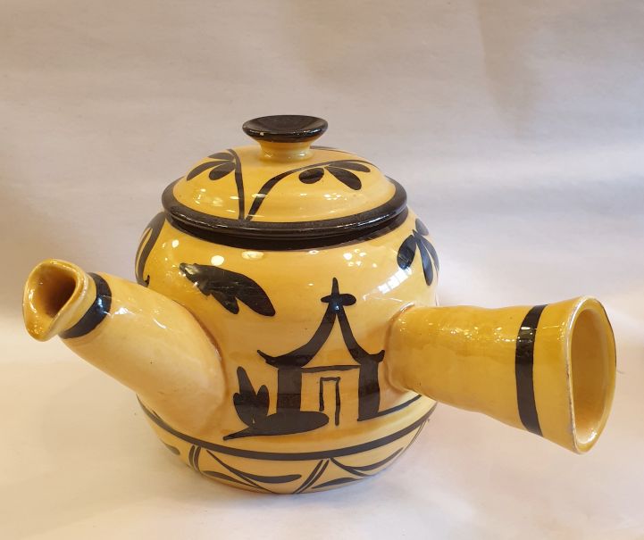 Pagoda chocolate pot