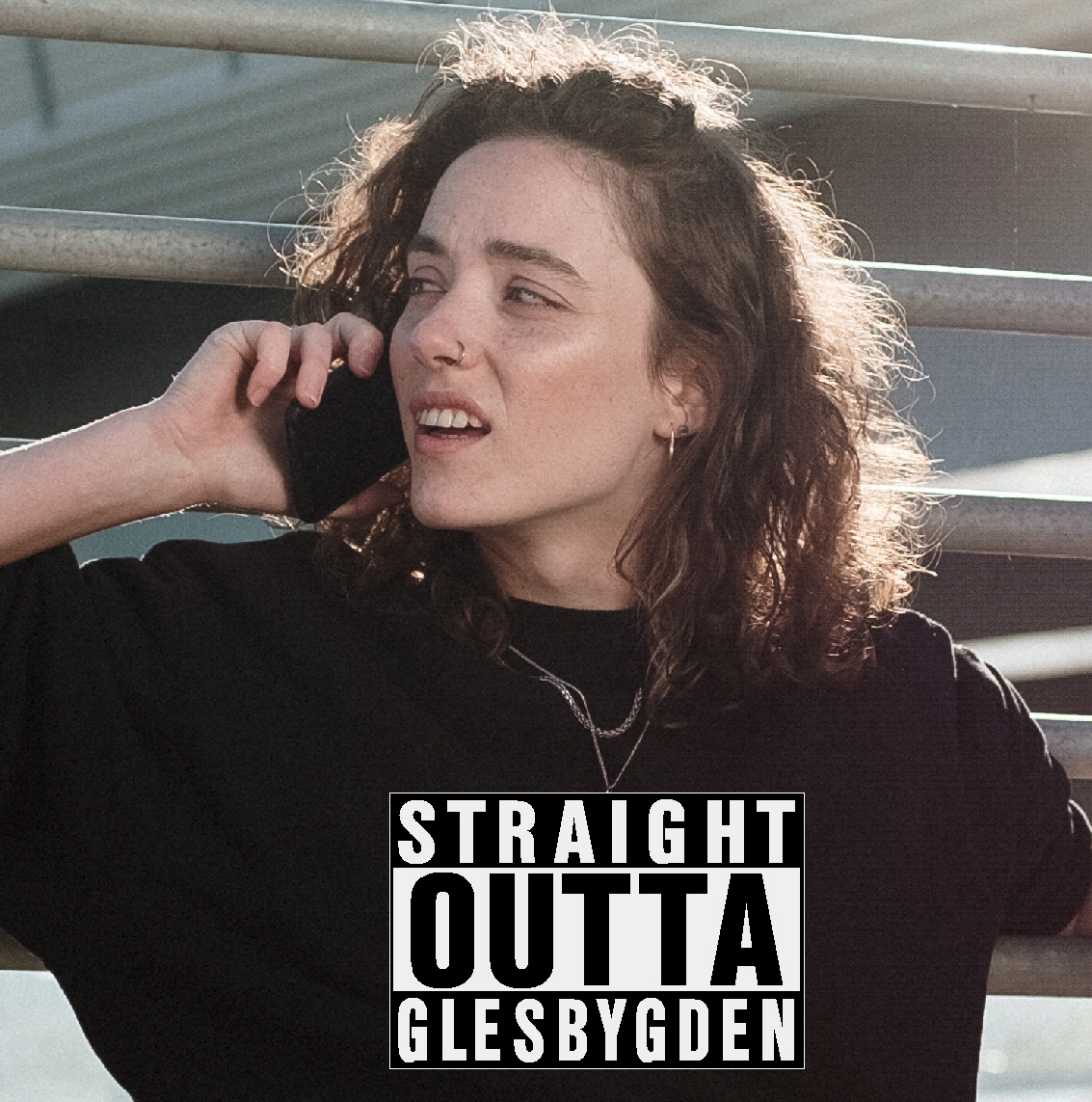 T-Shirt "STRAIGHT OUTTA GLESBYGDEN" -Svart - 2