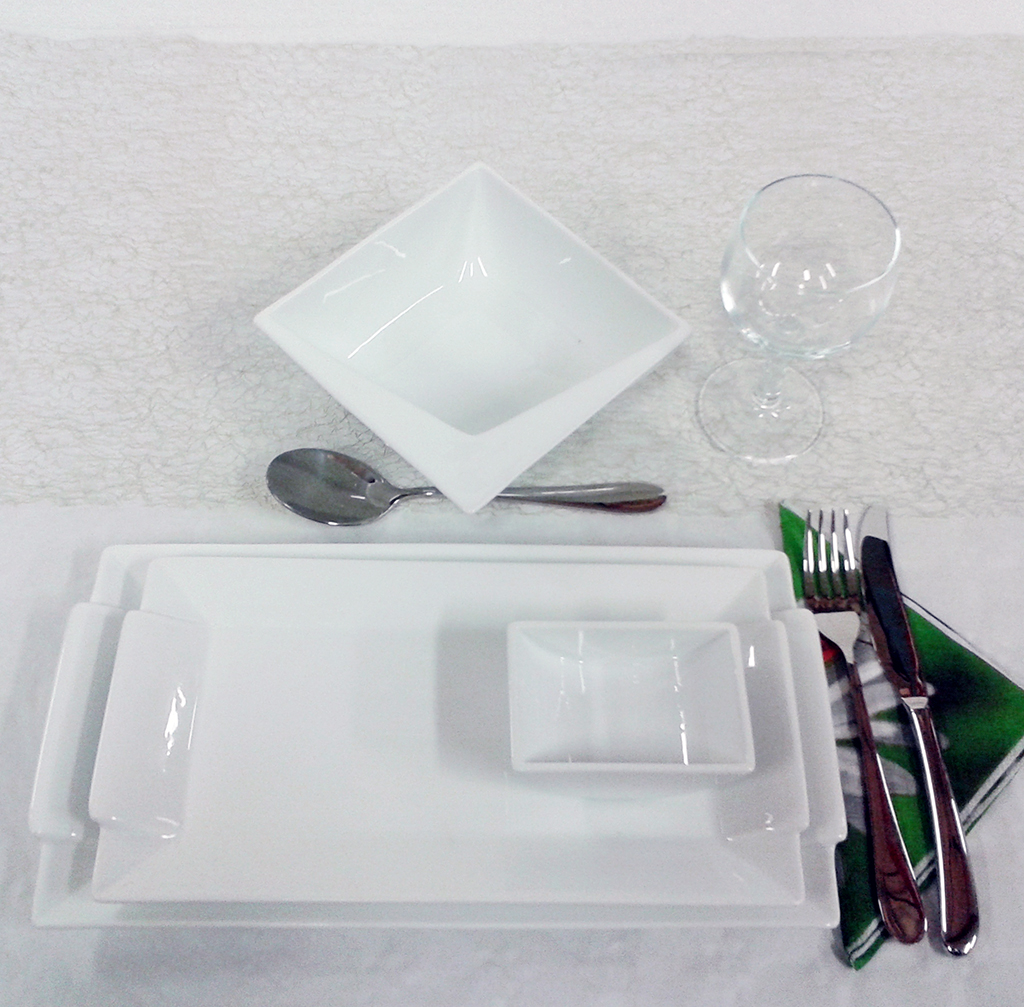 Dinnerware in Porcelain VM04 Plate, Moon and Edge - 16 pieces - 3