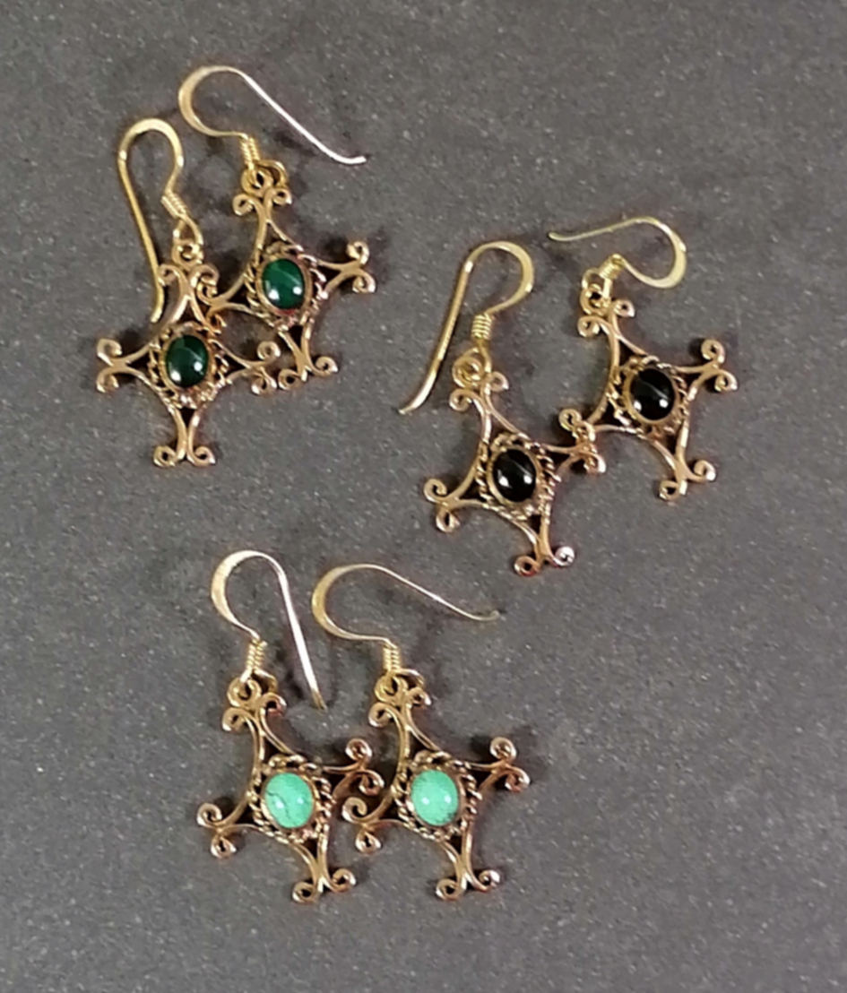 Örhängen i brons med Cabochon