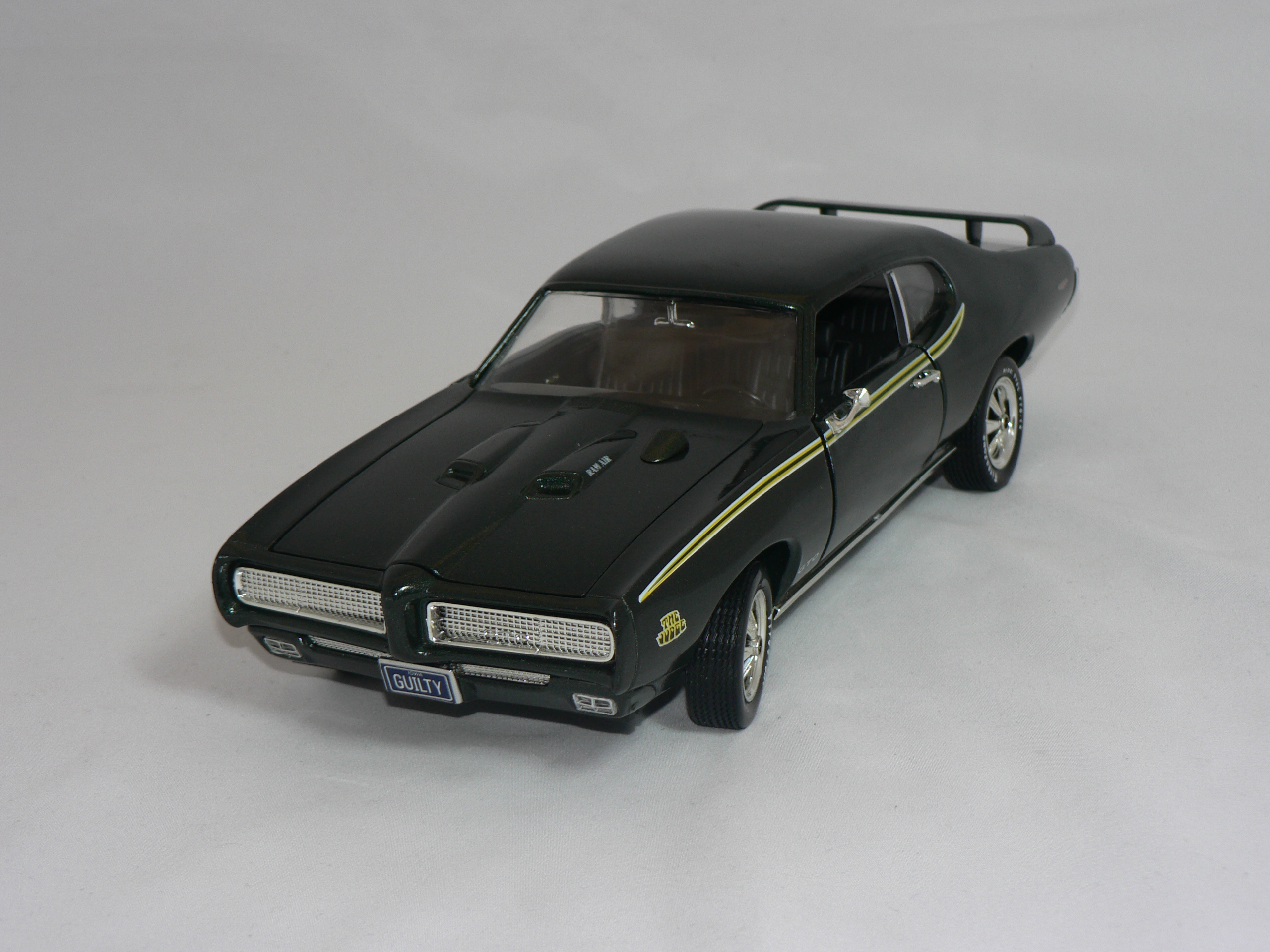 Pontiac GTO  Judge 1969   1:18  Ertl/Auto World