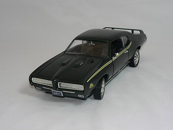 Pontiac GTO  Judge 1969   1:18  Ertl/Auto World