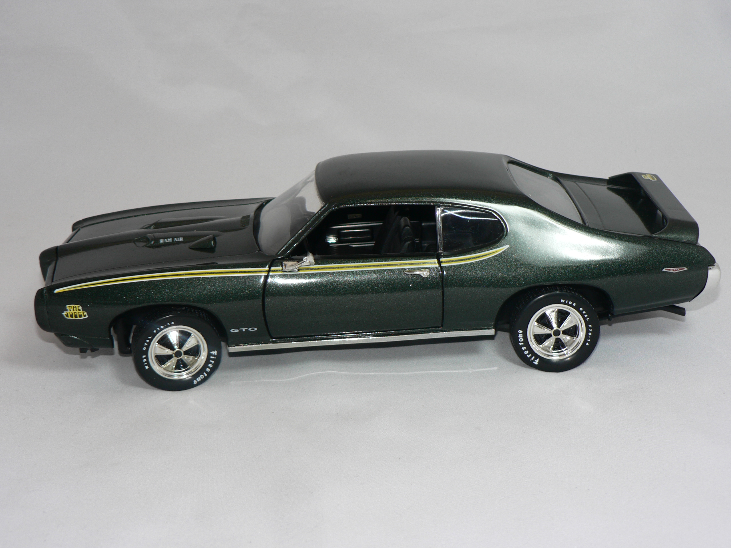 Pontiac GTO  Judge 1969   1:18  Ertl/Auto World - 3