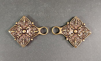 4 bladig blomma Vikingatida Mantelspänne i brons - 2 st med  öglor