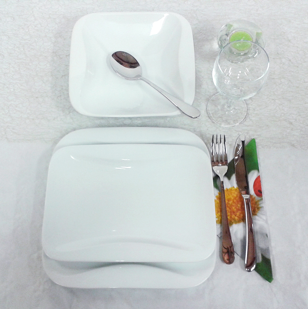 Dinnerware in Porcelain - Rounded Edges - VM20 - 12 pieces