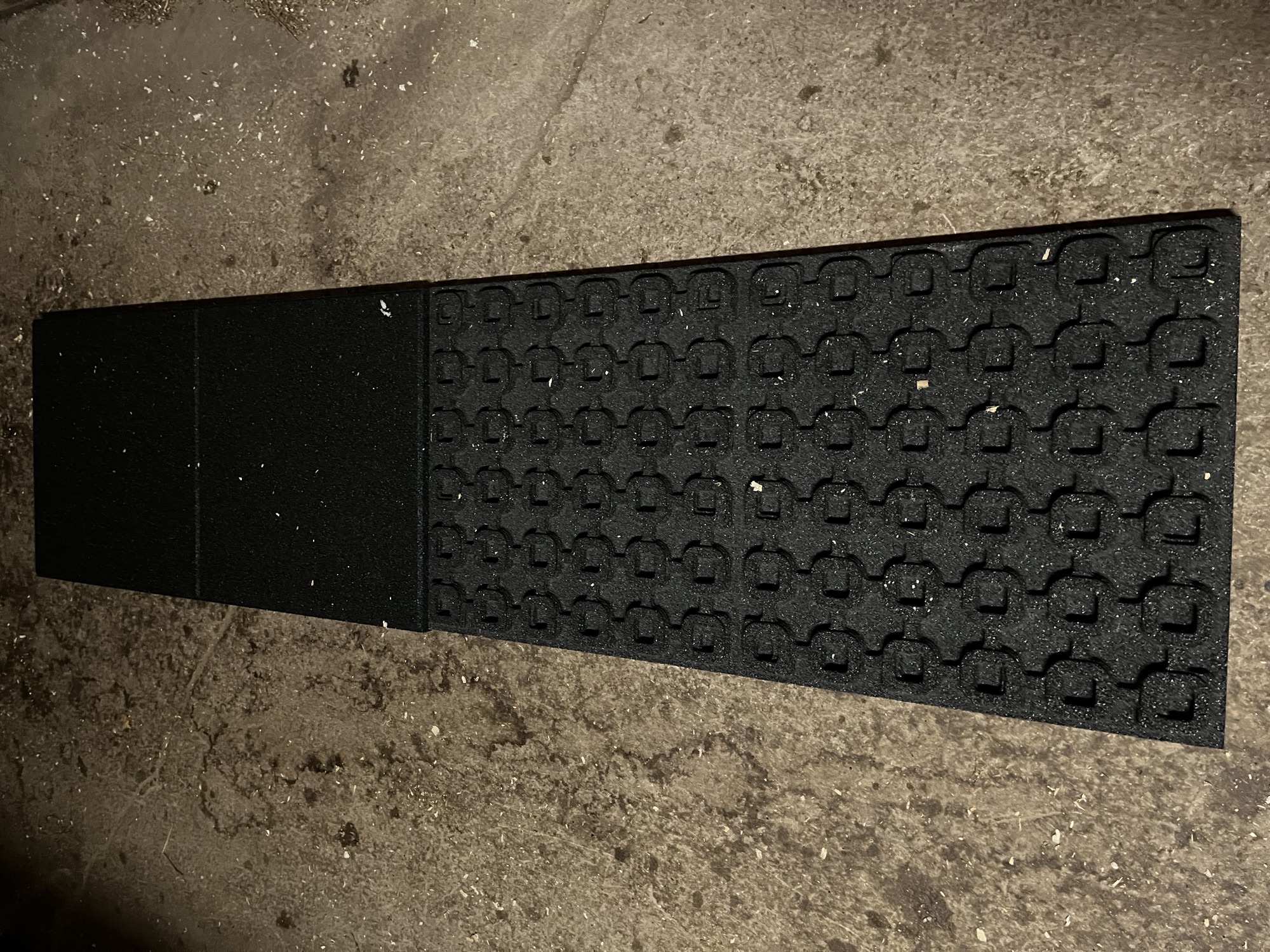 Undersida på gummimatta för hästbox