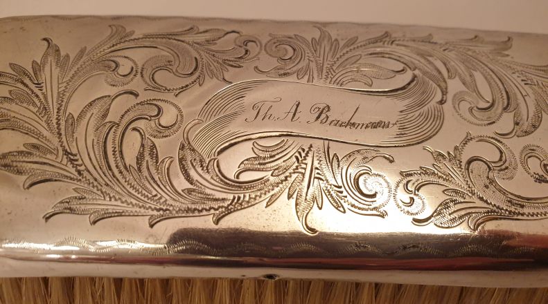 Klädborste  silvermontering JTH Uppsala 1878 - 2