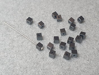 Hematit kub ca. 3,1 mm lösa 20st/fp Pris/fp 