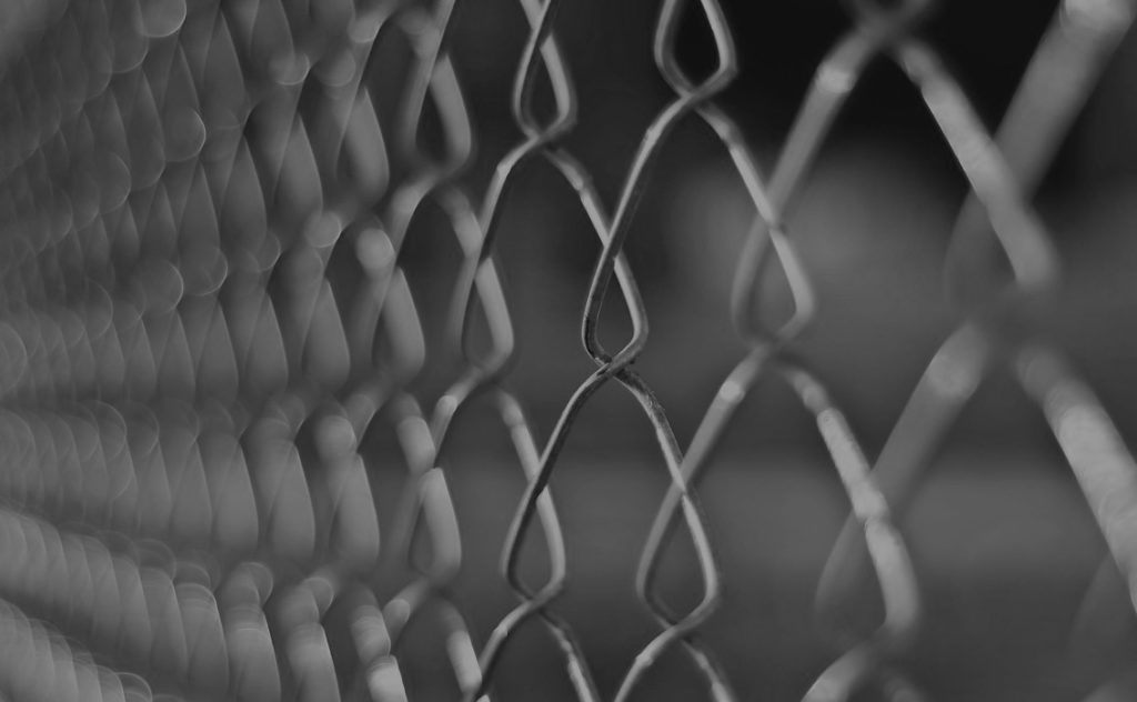 Industrial package 100m Galvanized, 2m net height plus barbed wire