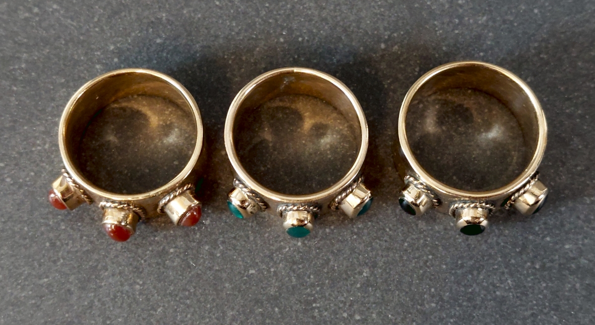Bronsring med tre stycken Cabochoner - 4