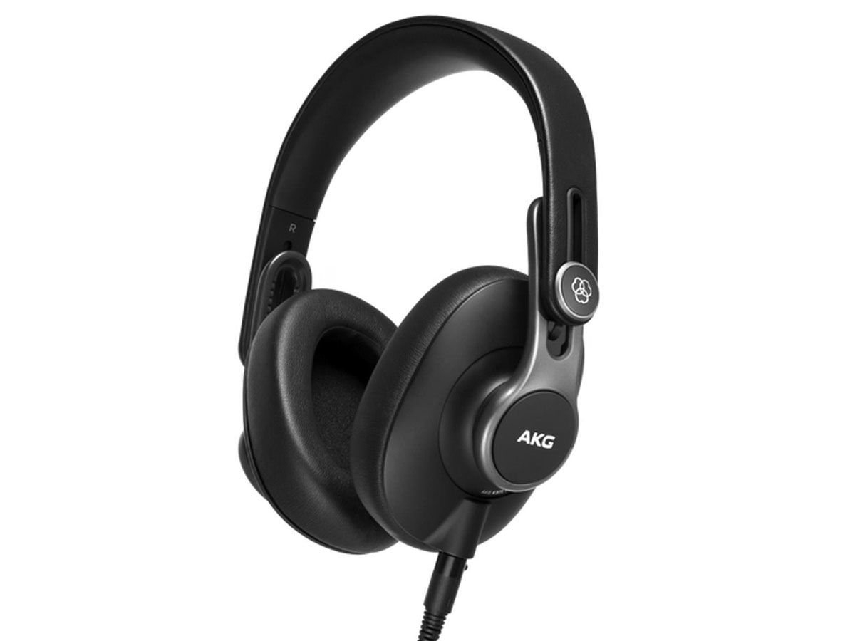 AKG K371