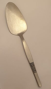 Cake server