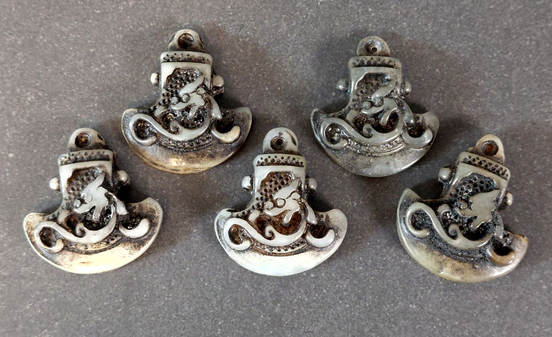 Tibetansk Ritualkniv Talisman/Amulett med hål - Jade