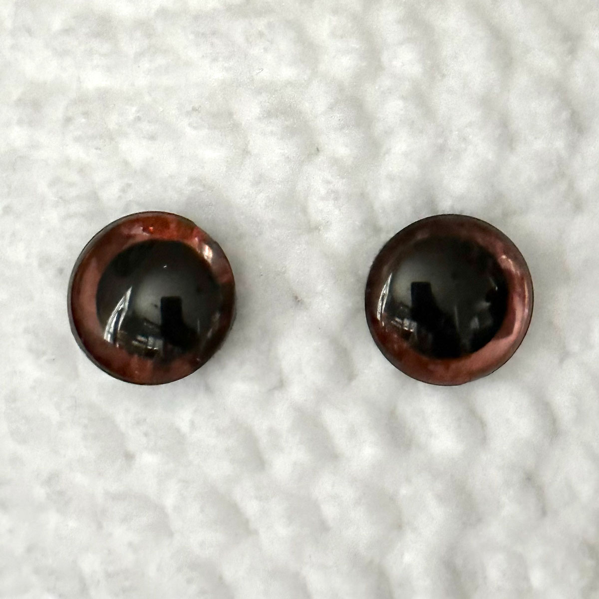  Ett par stora (18 mm) bruna säkerhetsögon