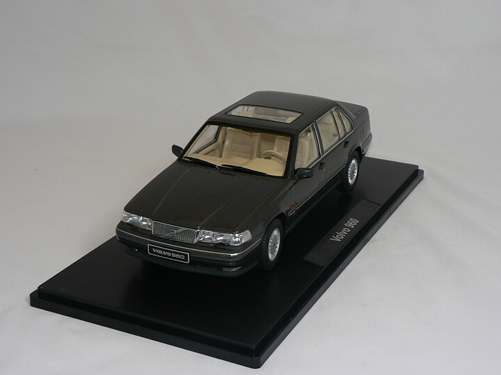 Volvo 960  1996   1:18  Triple 9 Collection