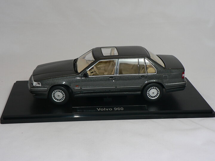 Volvo 960  1996   1:18  Triple 9 Collection