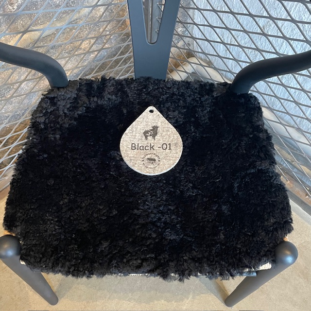 Black sheepskin cushion for the Y-chair - 2