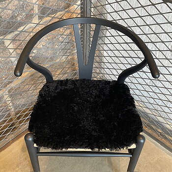 Black sheepskin cushion for the Y-chair