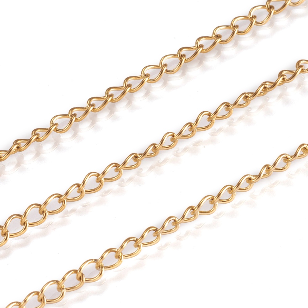 Vriden guldfärgad smyckekedja i rostfritt stål, curb chain, ca 4 mm bred.