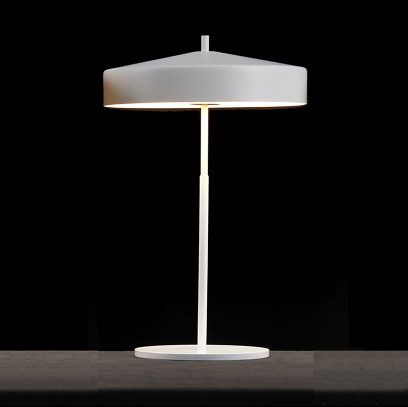 Lámpara de mesa Cymbal