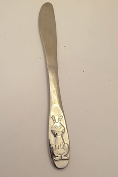 Hare i oval kniv