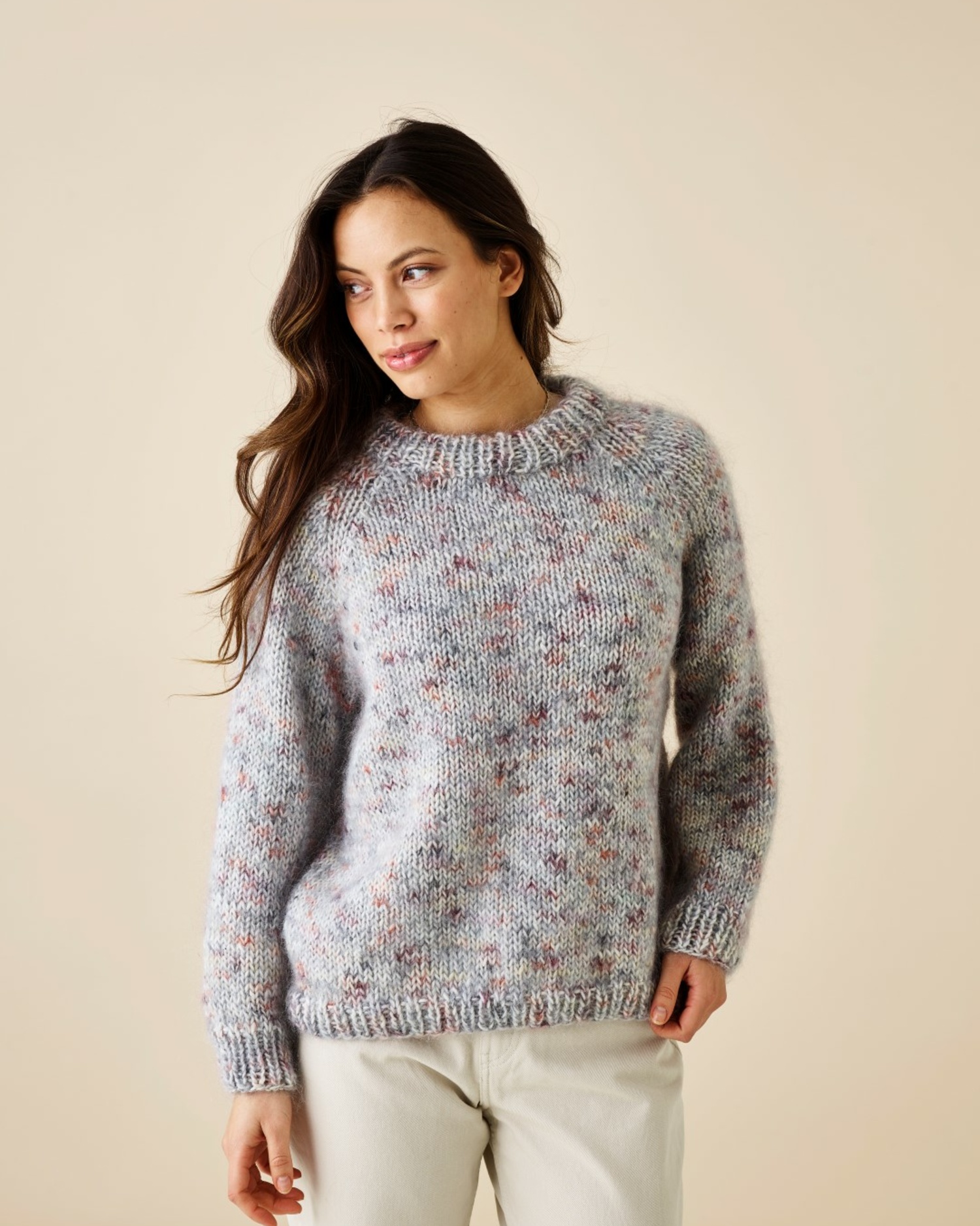 Basic raglan sweater i Kamelia & Bella Color by Permin