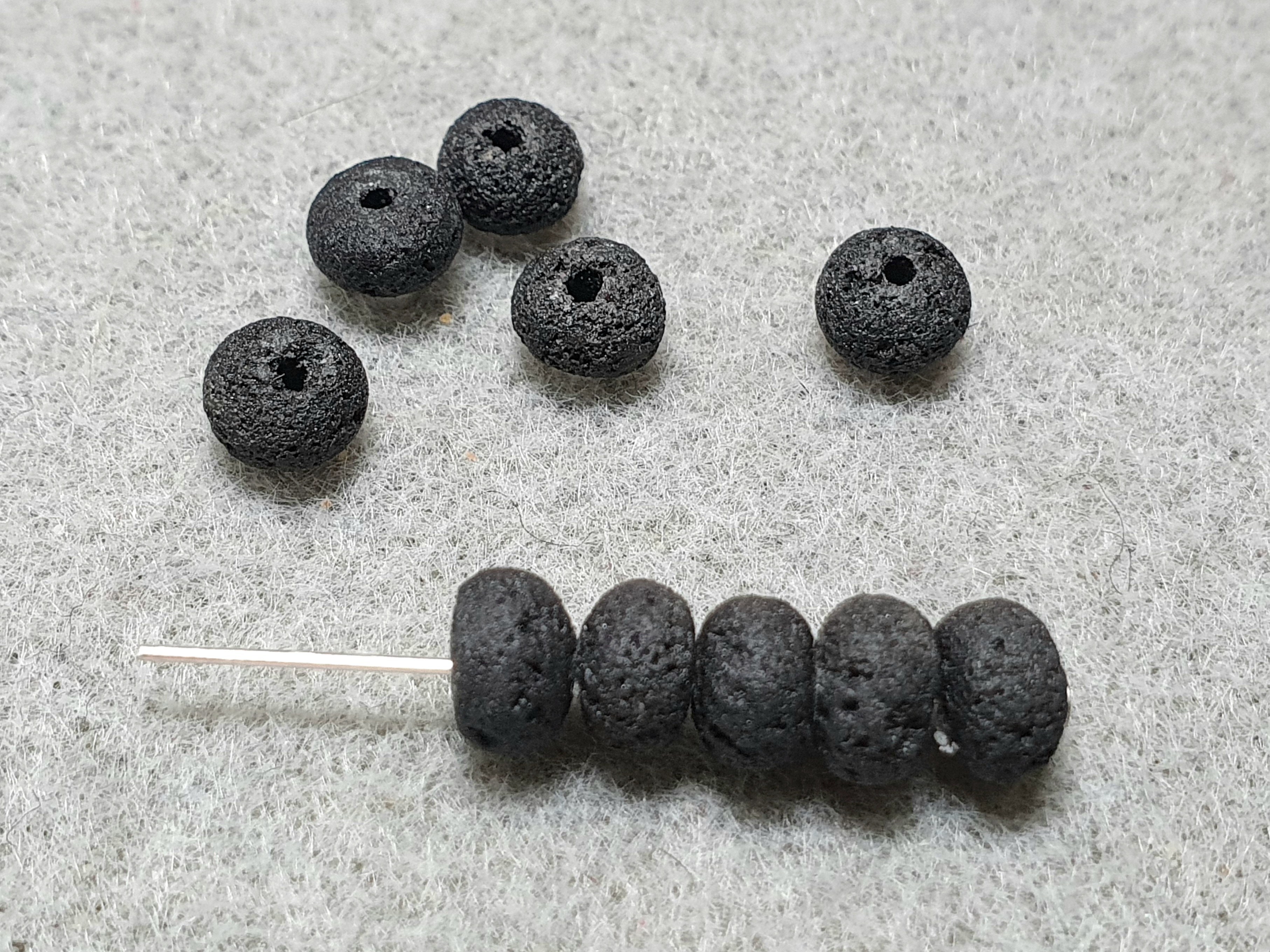 Lava diskar ca.4x6mm med hål10st/fp Pris/fp