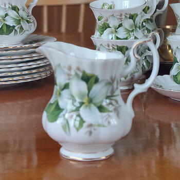 Trillium gräddsnäcka från Royal Albert 