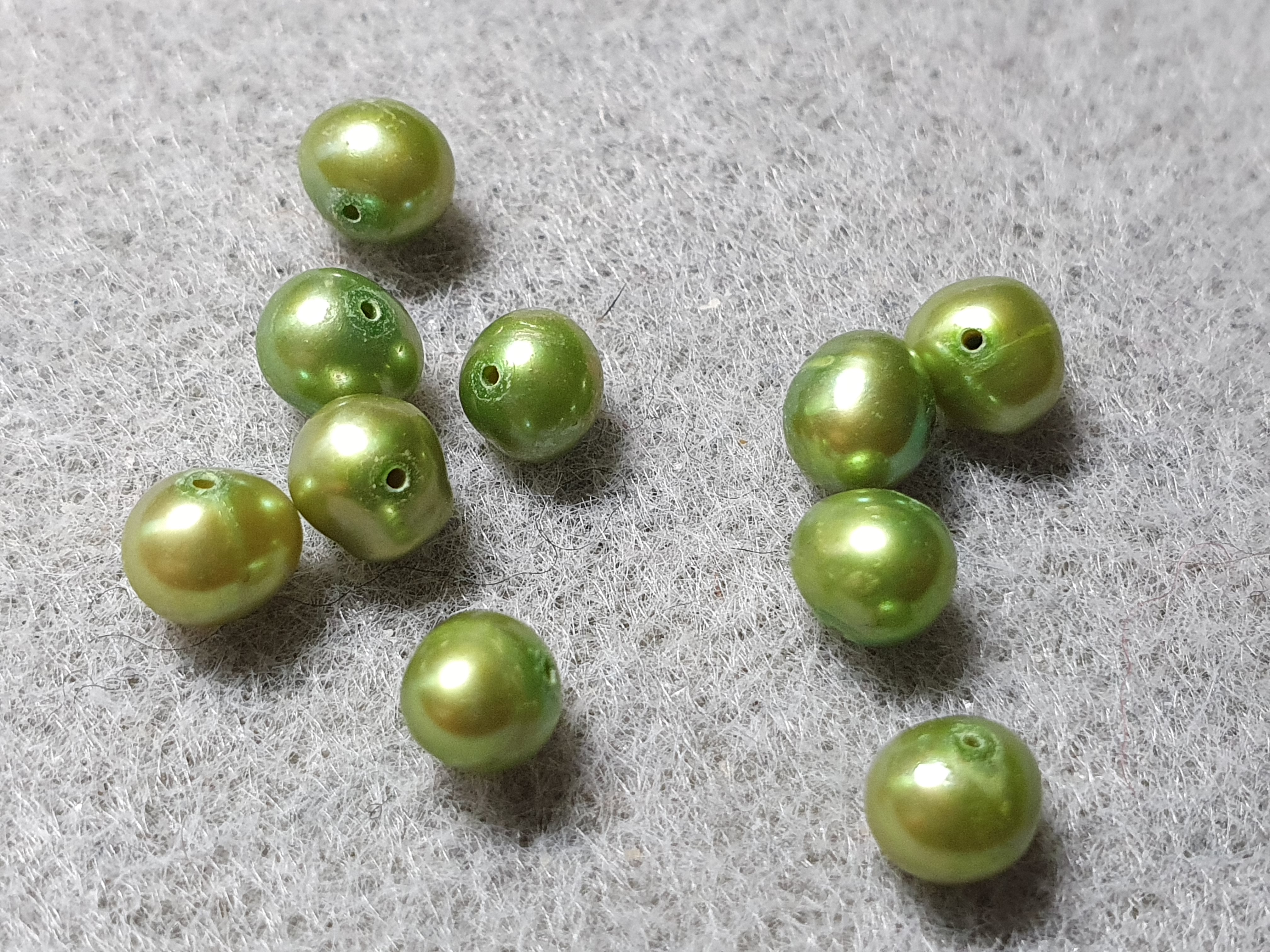 Odlad infärgad sötvattenpärla potatis form, ärtgrön ca, 4,8x5,3mm ( 0,5 ) 10st/fp Pris/fp - 3