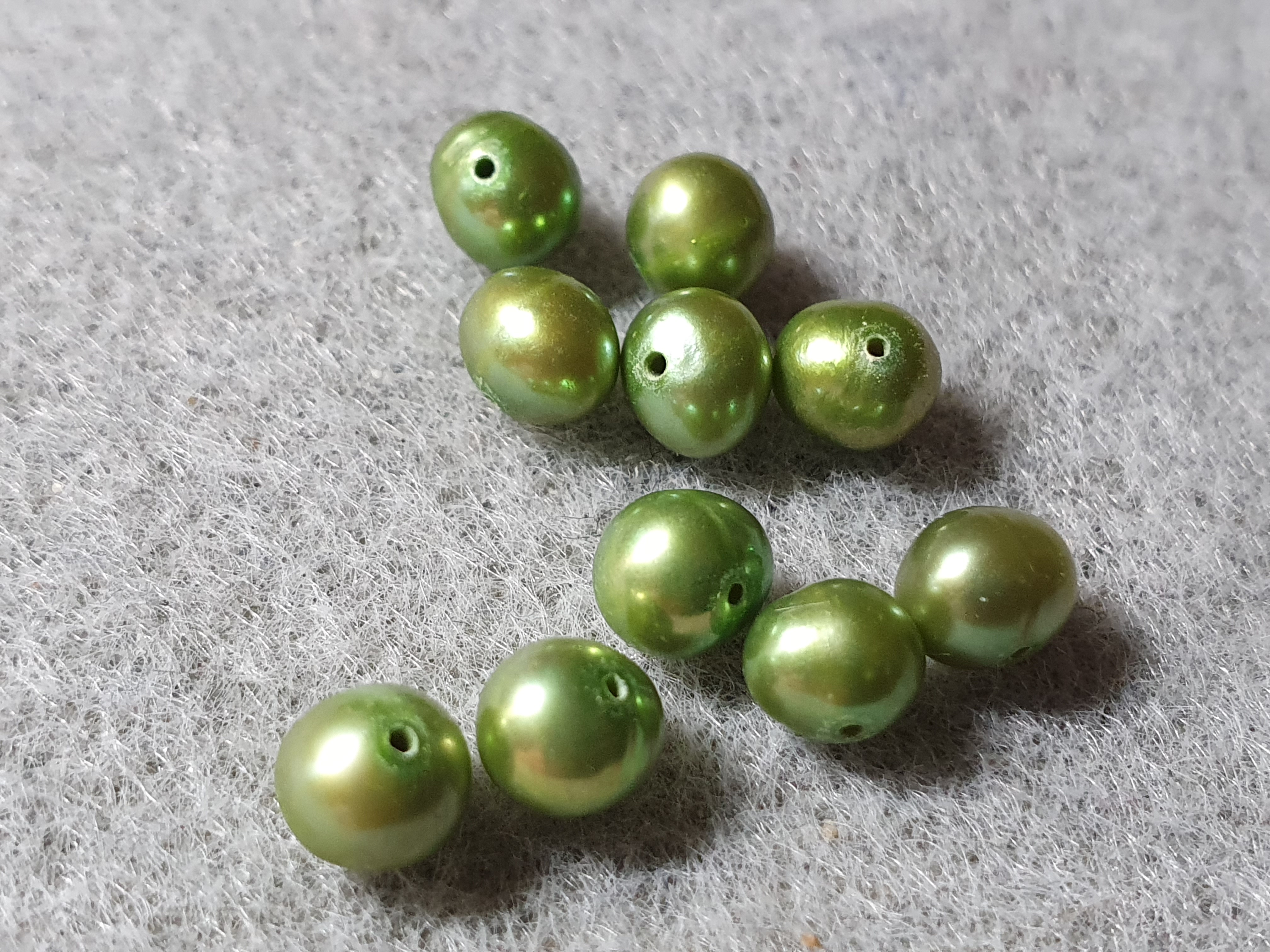 Odlad infärgad sötvattenpärla potatis form, ärtgrön ca, 4,8x5,3mm ( 0,5 ) 10st/fp Pris/fp